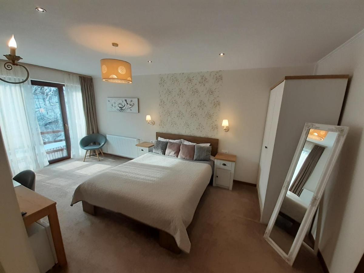 Lanobila Hotel Sinaia Bagian luar foto