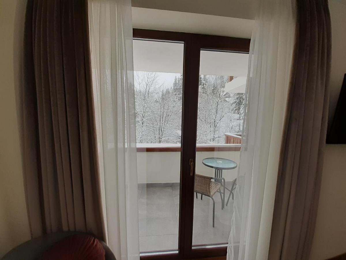 Lanobila Hotel Sinaia Bagian luar foto