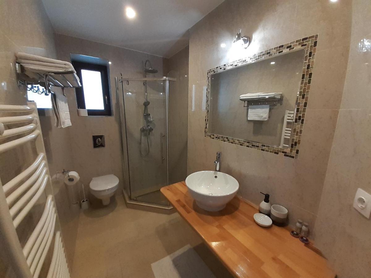 Lanobila Hotel Sinaia Bagian luar foto