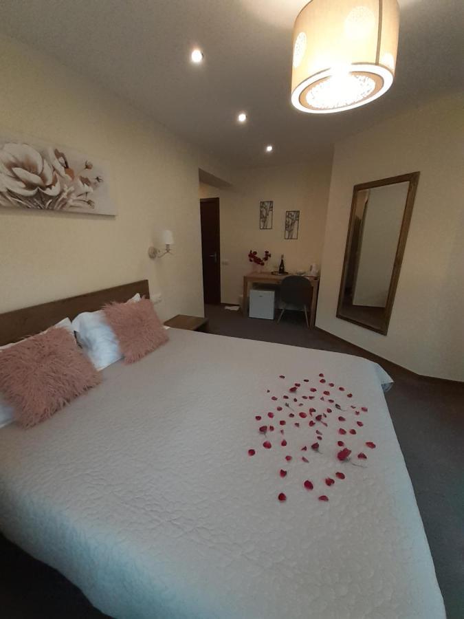 Lanobila Hotel Sinaia Bagian luar foto