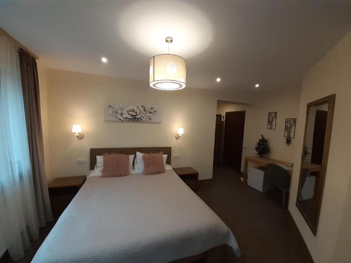 Lanobila Hotel Sinaia Bagian luar foto