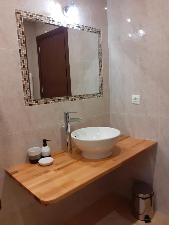 Lanobila Hotel Sinaia Bagian luar foto