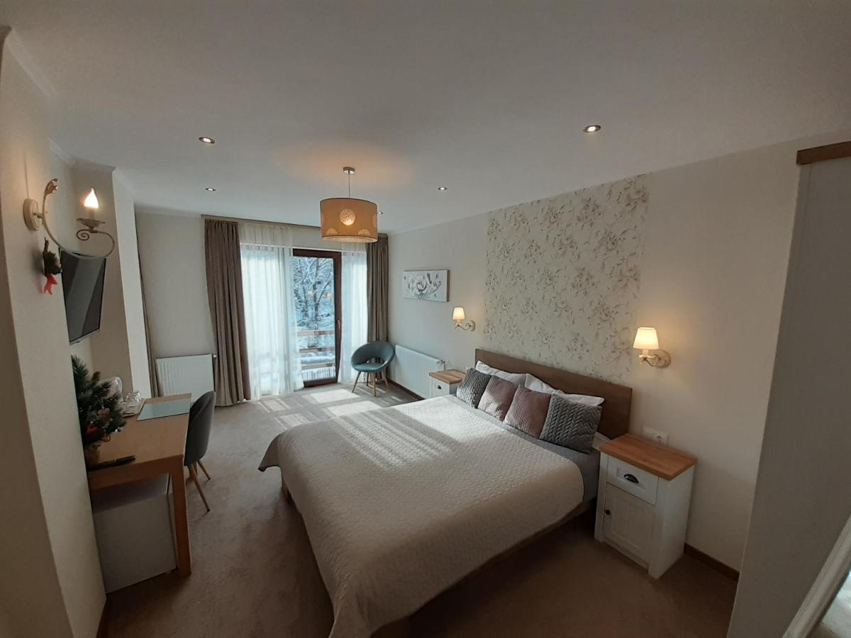Lanobila Hotel Sinaia Bagian luar foto