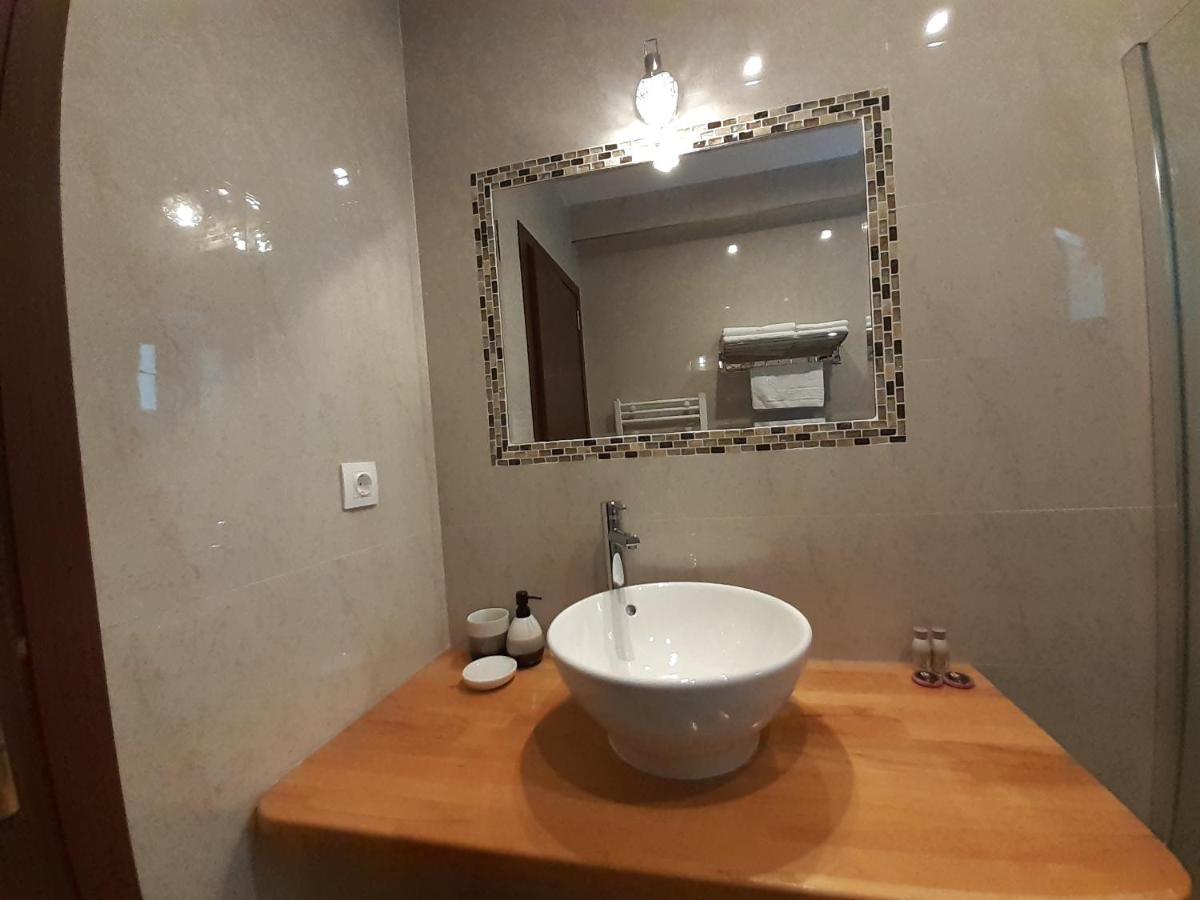 Lanobila Hotel Sinaia Bagian luar foto