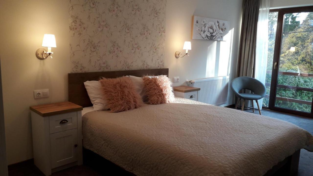 Lanobila Hotel Sinaia Bagian luar foto