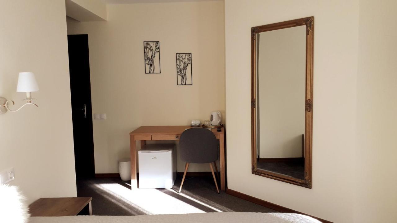 Lanobila Hotel Sinaia Bagian luar foto